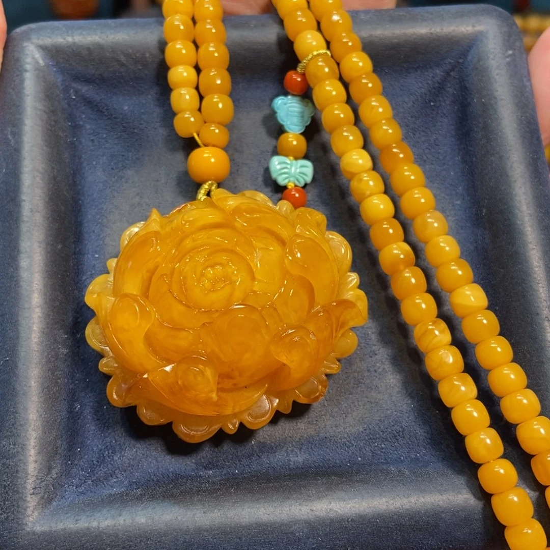 琥珀未镶嵌颈饰蜜蜡