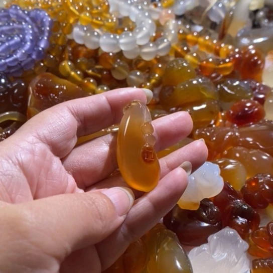 玛瑙/玉髓玛瑙吊坠未镶嵌