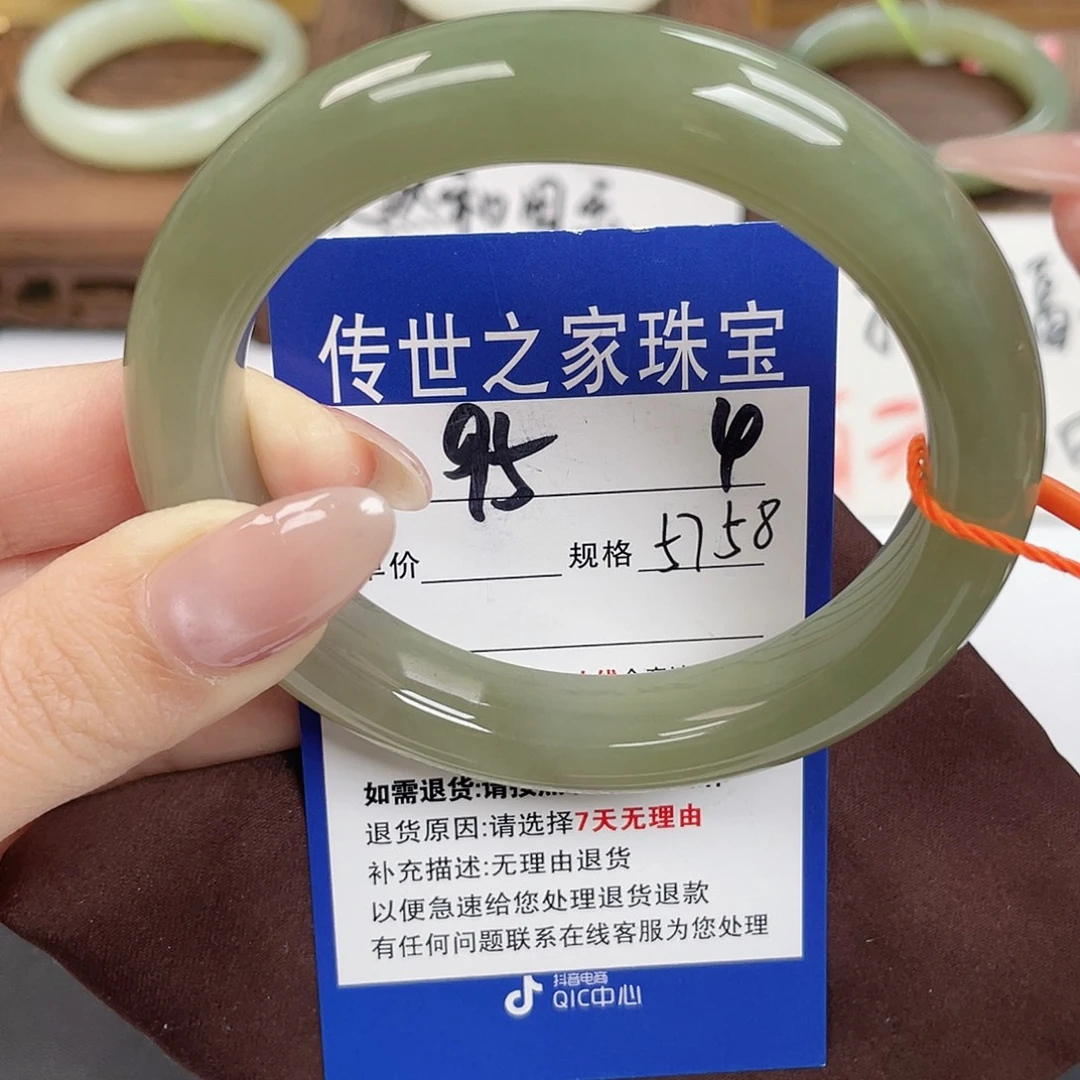 和田玉未镶嵌手镯