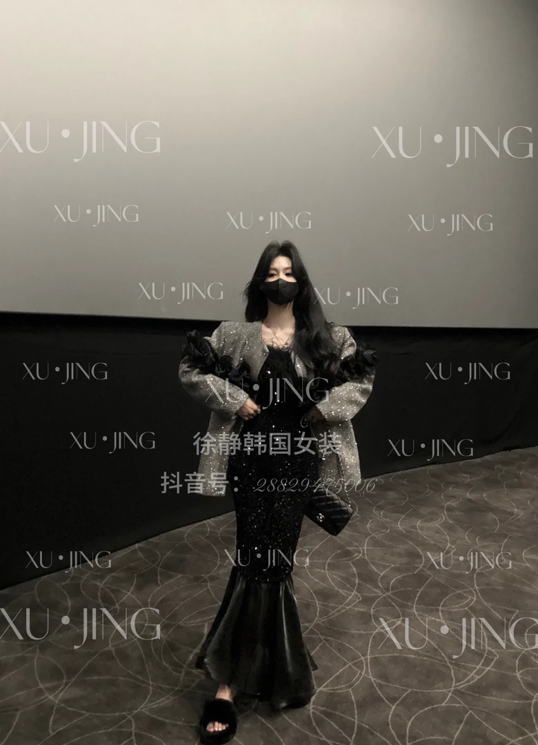 【压轴年款】黑色烫钻花边羽绒外套