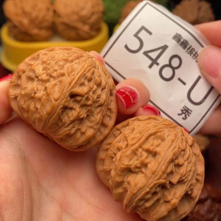 桃核把件白狮子42……