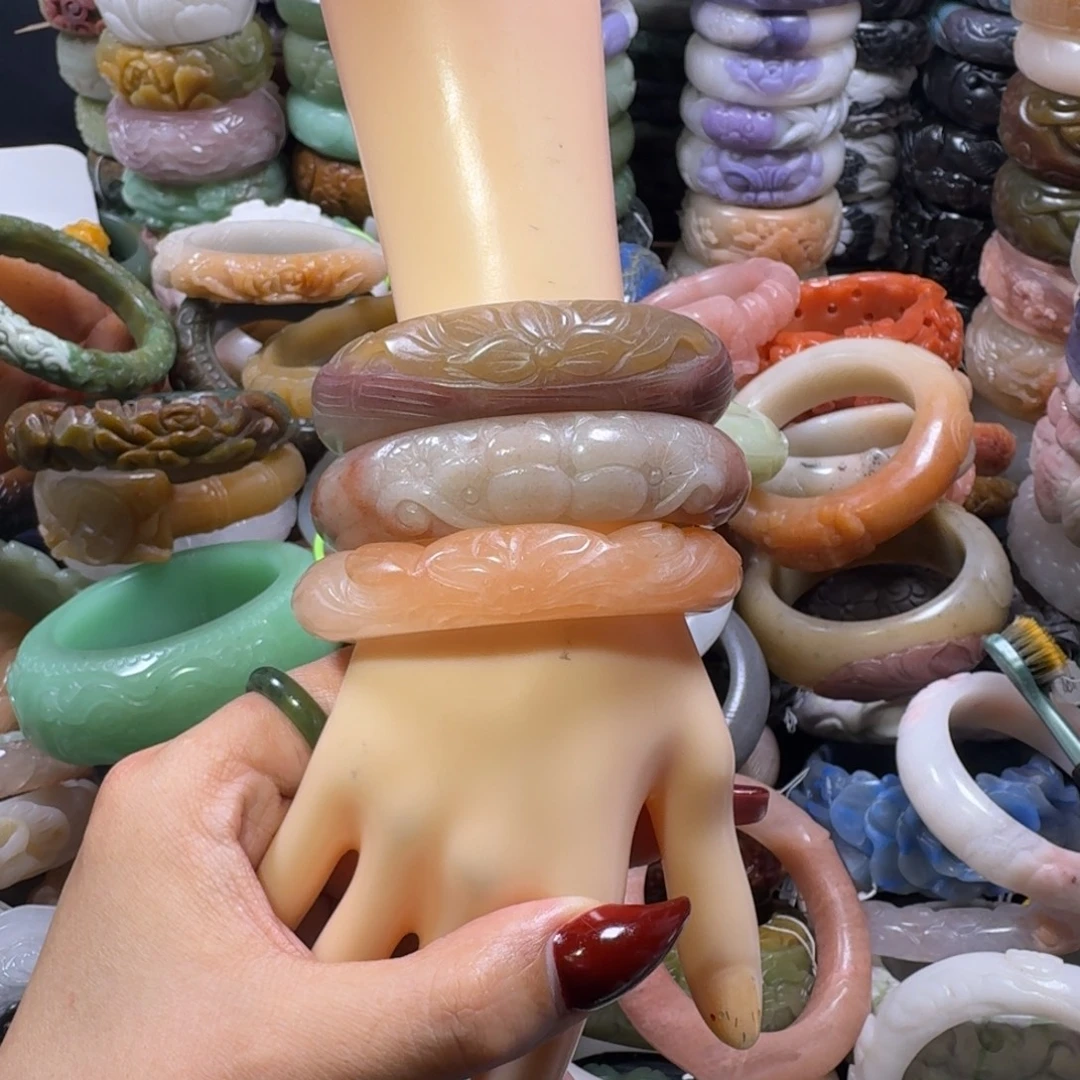 石英质玉（佘太翠）未镶嵌手镯23。57。不退换一个价