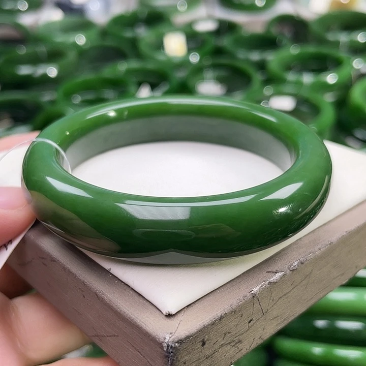未镶嵌手镯和田玉（碧玉）