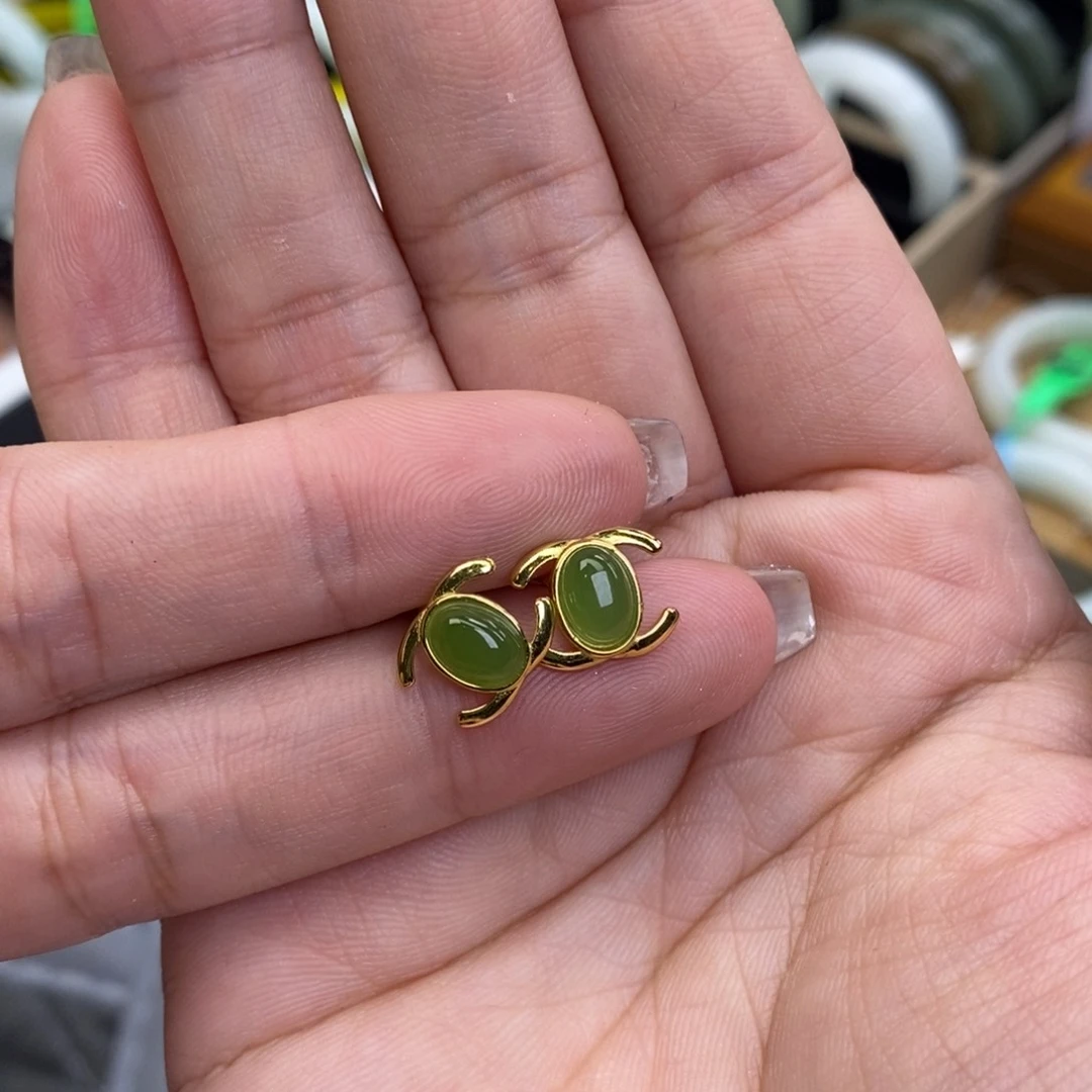 未镶嵌和田玉耳饰