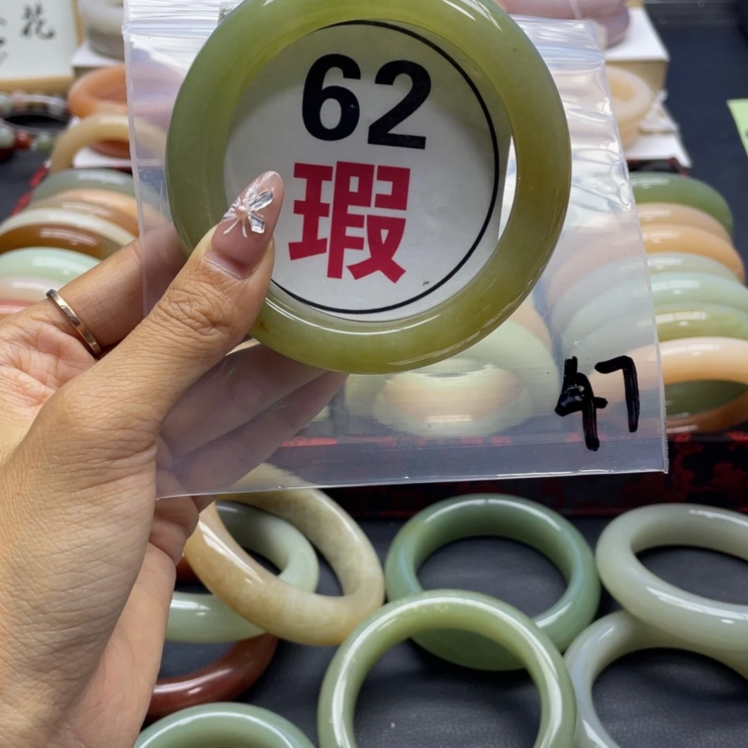 未镶嵌手镯石英岩玉