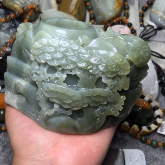 L***光和田玉未镶嵌把件