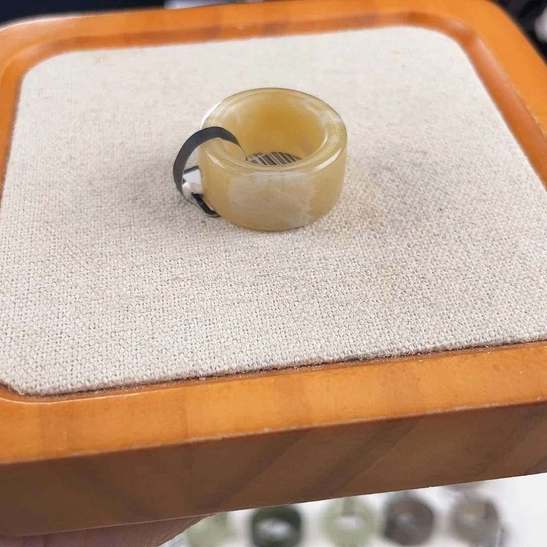 和田玉未镶嵌戒指c28。浅糖圆切。16。不退换