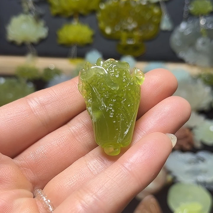 未镶嵌蛇纹石玉颈饰