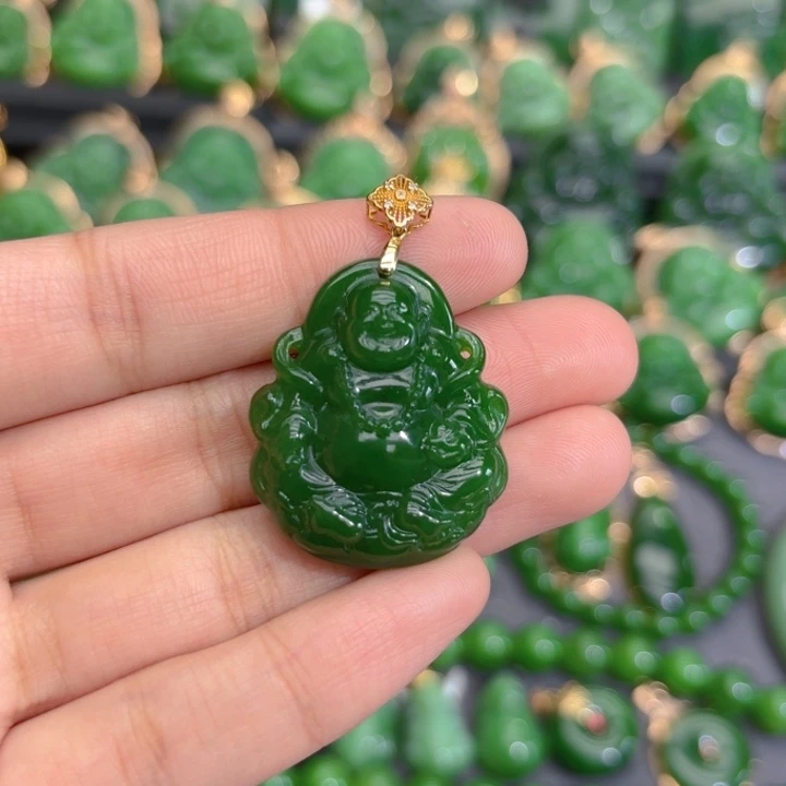 颈饰18K金镶嵌和田玉（碧玉）