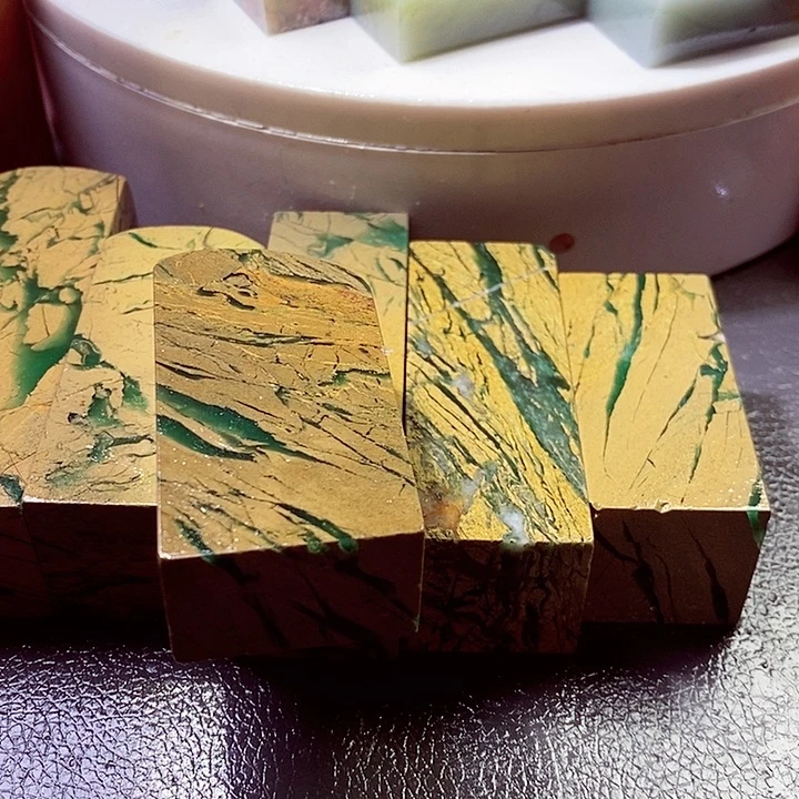 老挝石楚*四川绿的v