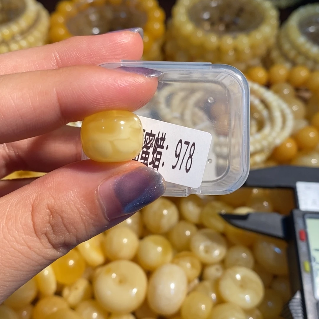 琥珀未镶嵌珠宝奇石978