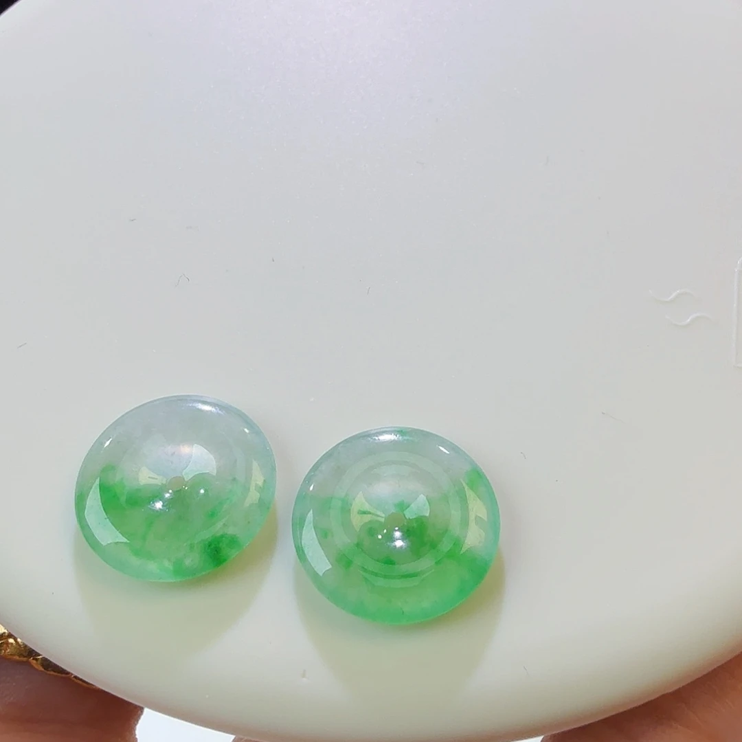 翡翠裸石冰飘花扣子