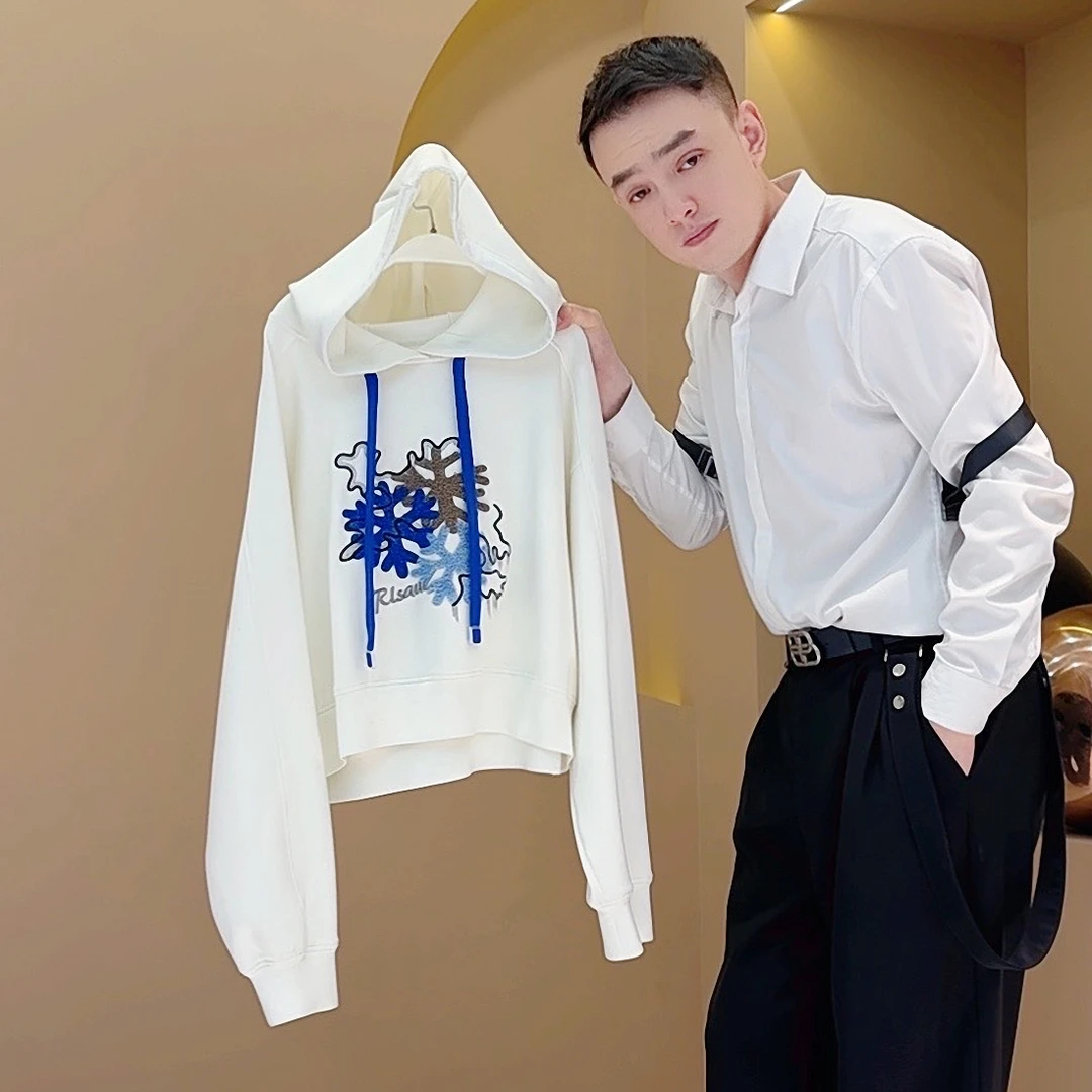 【韩哥女装】《春风起兮白云飞》白色立体刺绣连帽卫衣6028A