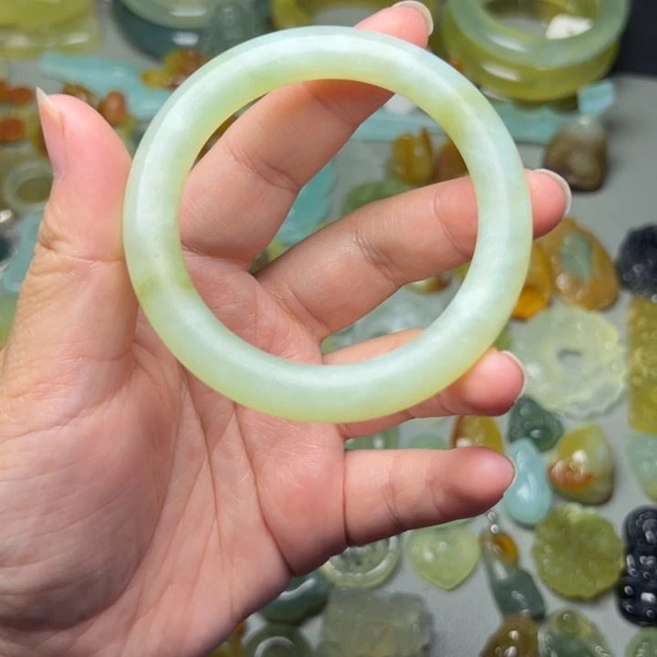 蛇纹石玉未镶嵌微瑕