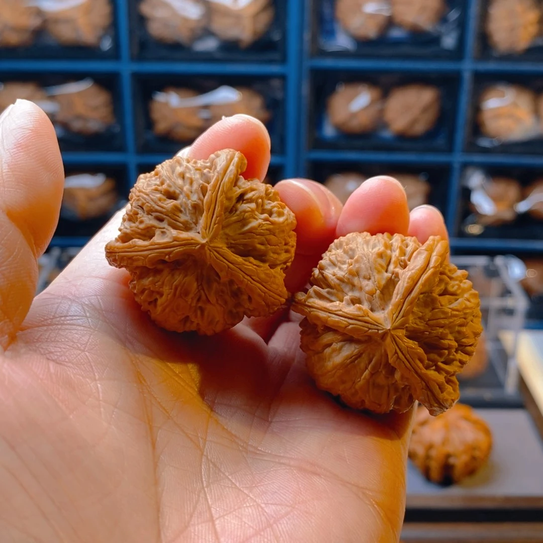 精品核桃把件38白奔