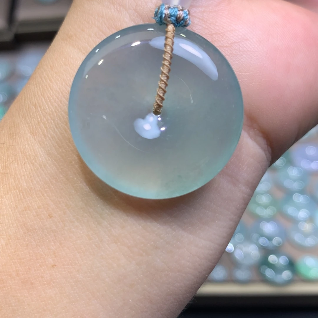 翡翠未镶嵌颈饰平安扣
