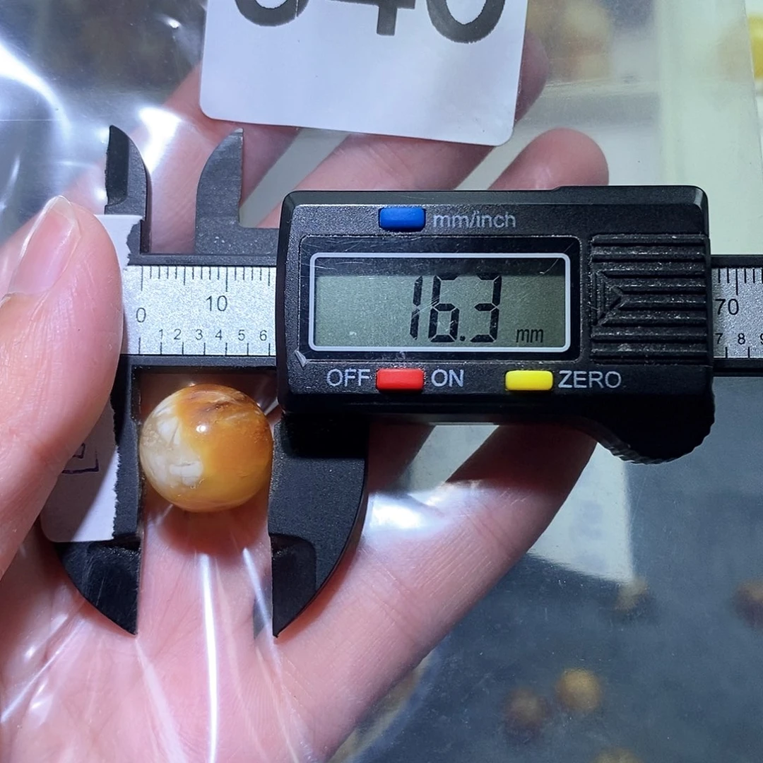 未镶嵌琥珀珠宝奇石墨*