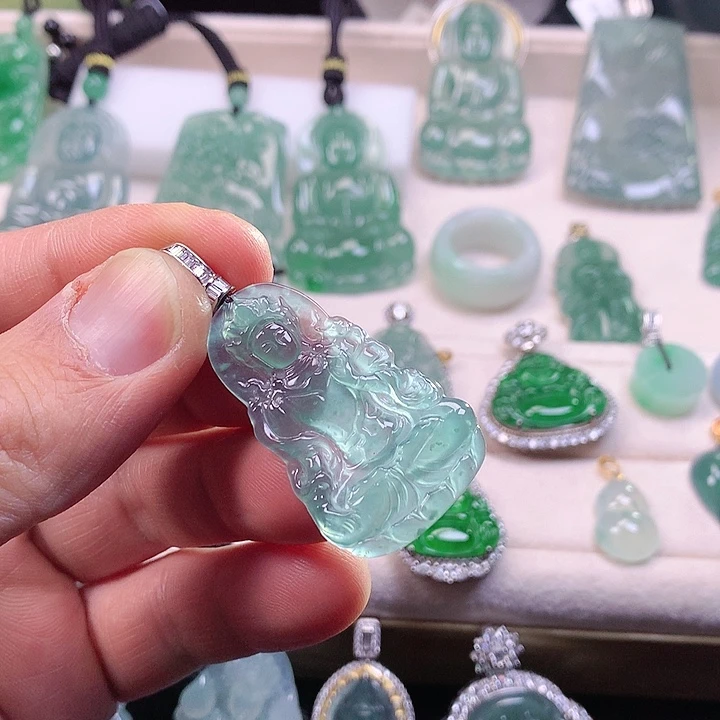 翡翠颈饰未镶嵌翡翠