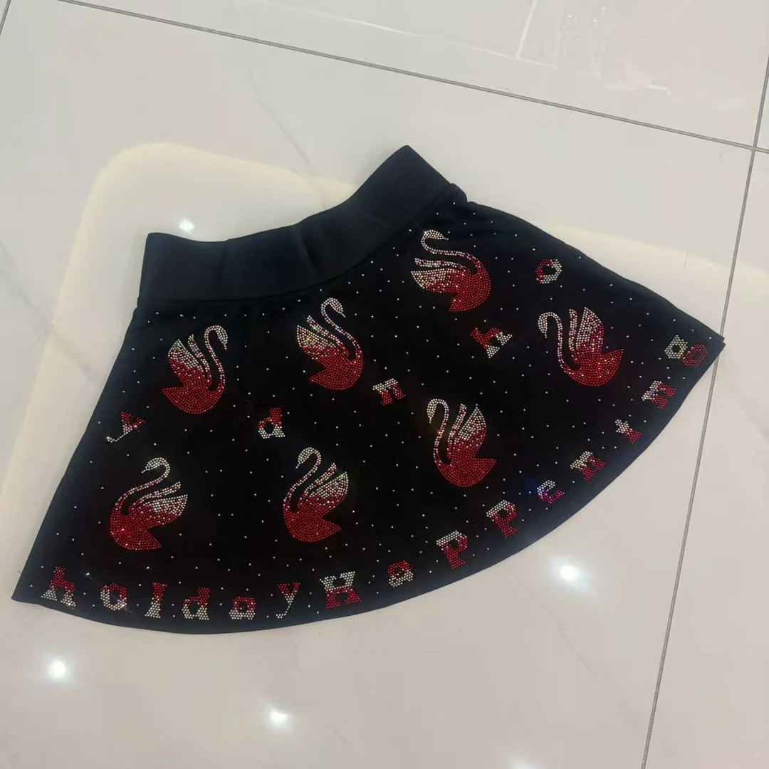 coco家新款短裙屁帘女士黑色时尚满钻短款半裙百搭屁帘天鹅钻图