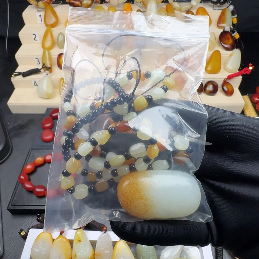 和田玉吊坠(赠链)未镶嵌约****n