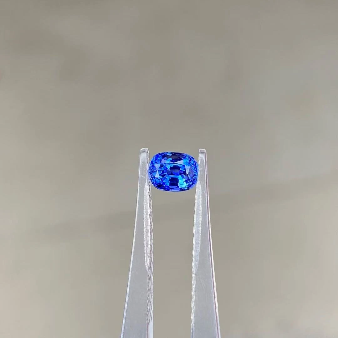 天然斯里兰卡蓝宝石  0.70克拉