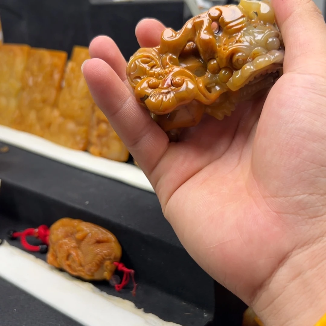 石英质玉(黄龙玉)未镶嵌多样性发货,发其一