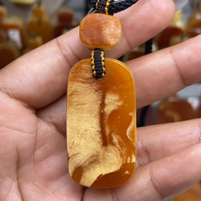 【闪购商品】琥珀颈饰未镶嵌