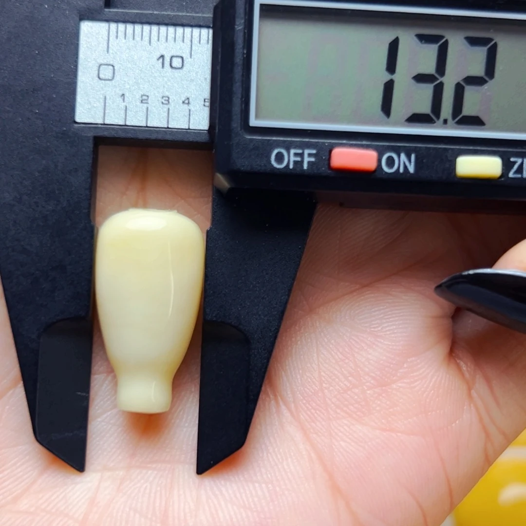 未镶嵌蜜蜡裸石13mm三通 2.06g