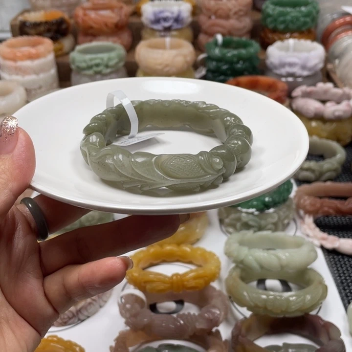 石英质玉手镯未镶嵌