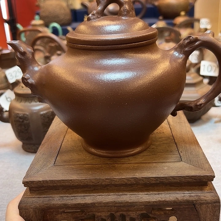 李***。紫砂壶等艺术精品