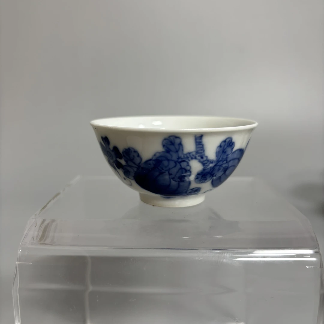 青花花卉纹陶瓷杯