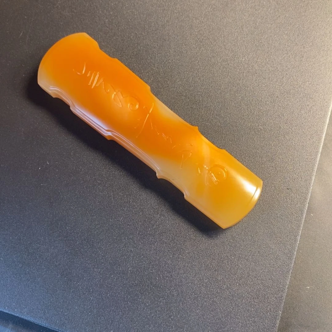 石英质玉未镶嵌颈饰为**争