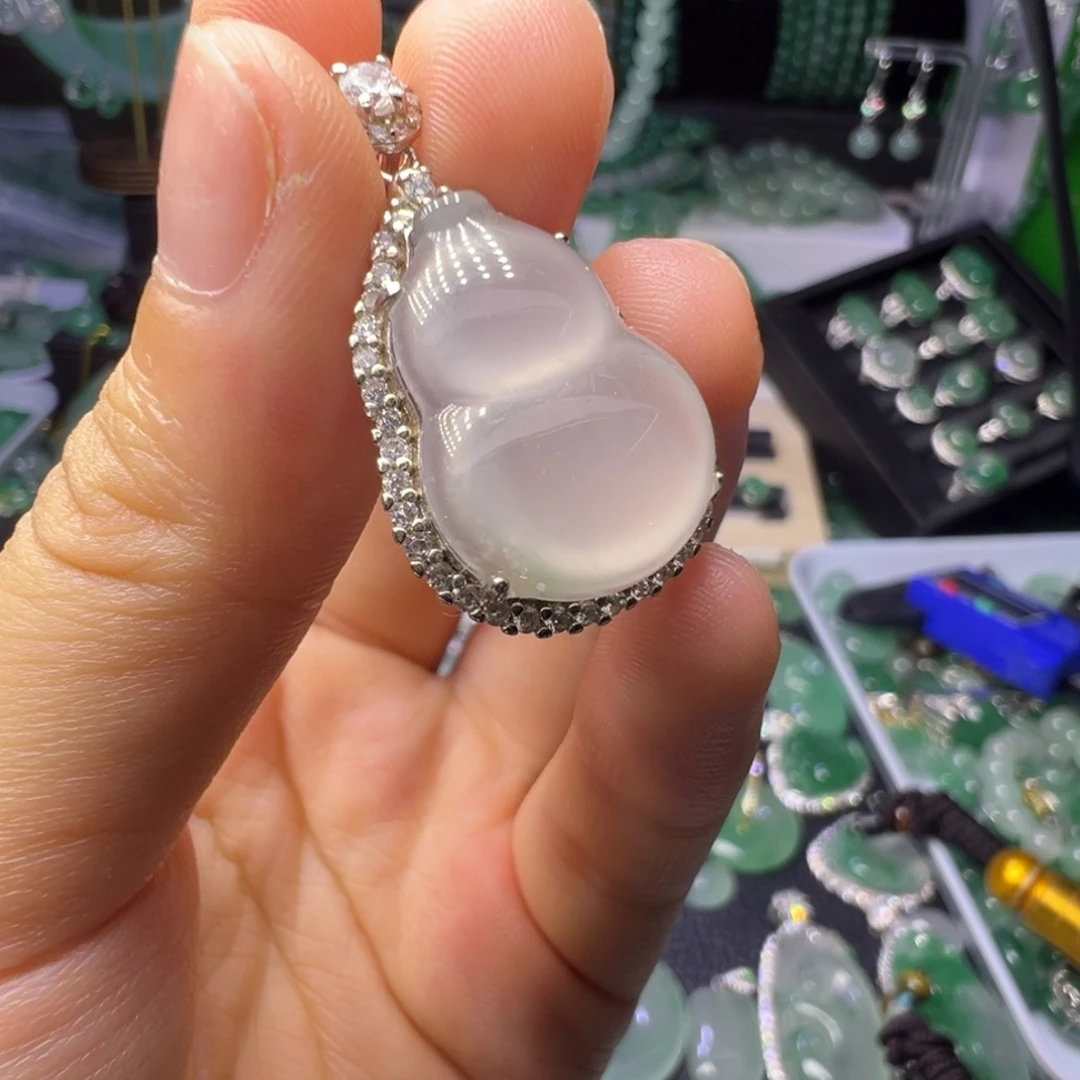 石英质玉未镶嵌颈饰