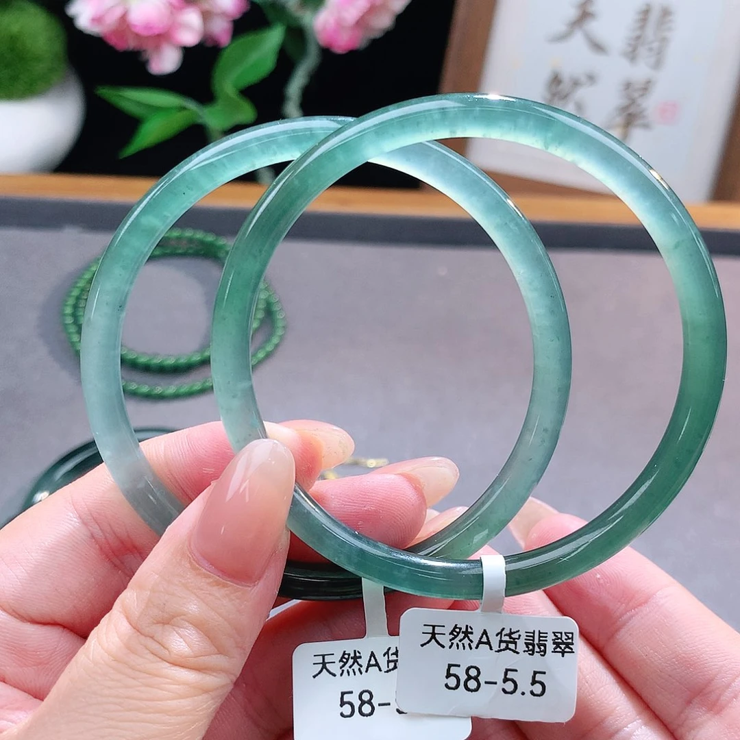 未镶嵌手镯（圆镯）翡翠