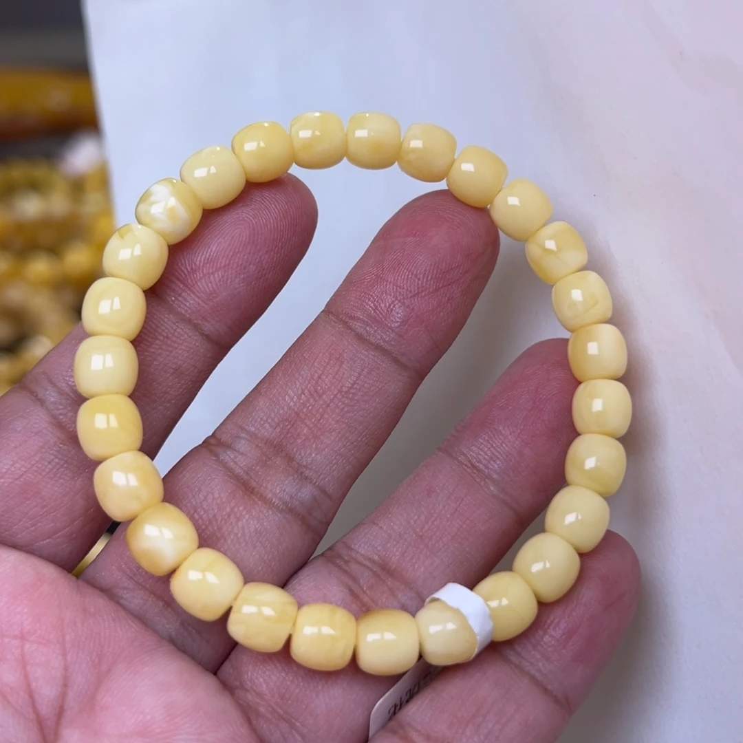 蜜蜡未镶嵌裸石7加7.8克