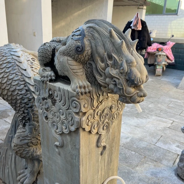 石雕吸水兽汉白玉仿古石柱青石做旧吸金兽茶室龙生九子吐流水摆件