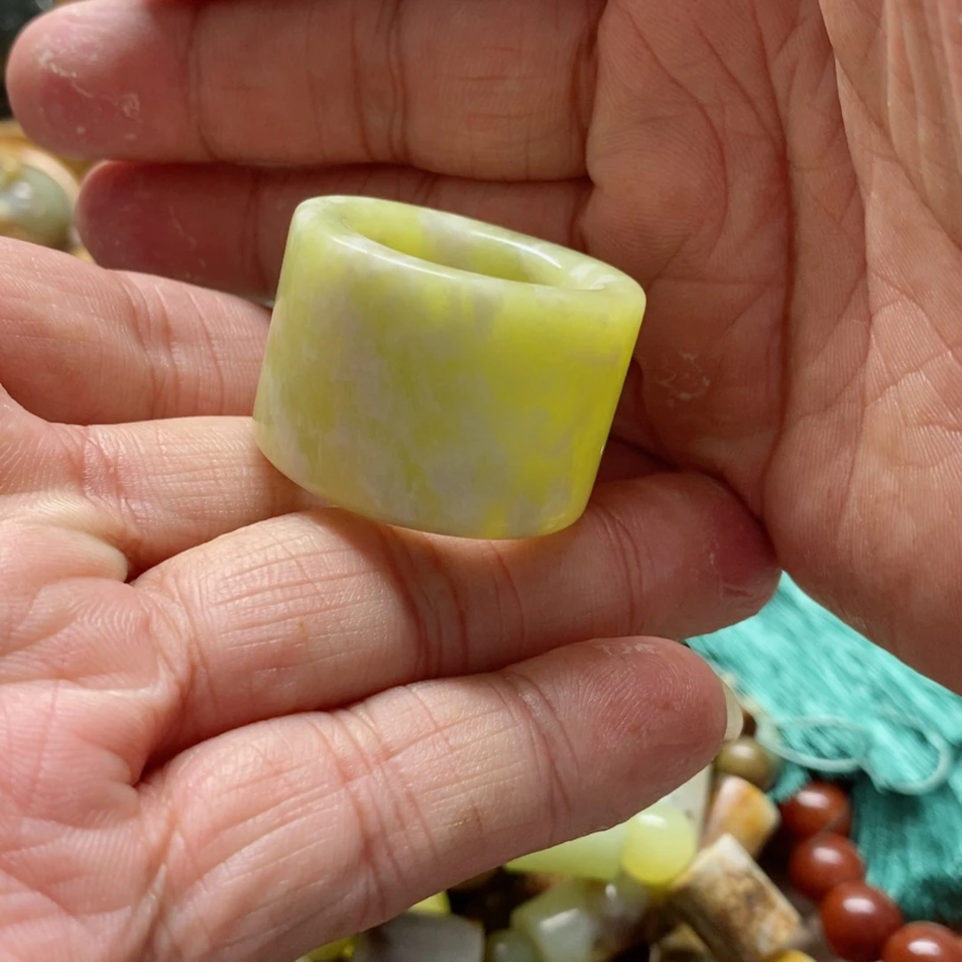 未镶嵌蛇纹石玉戒指