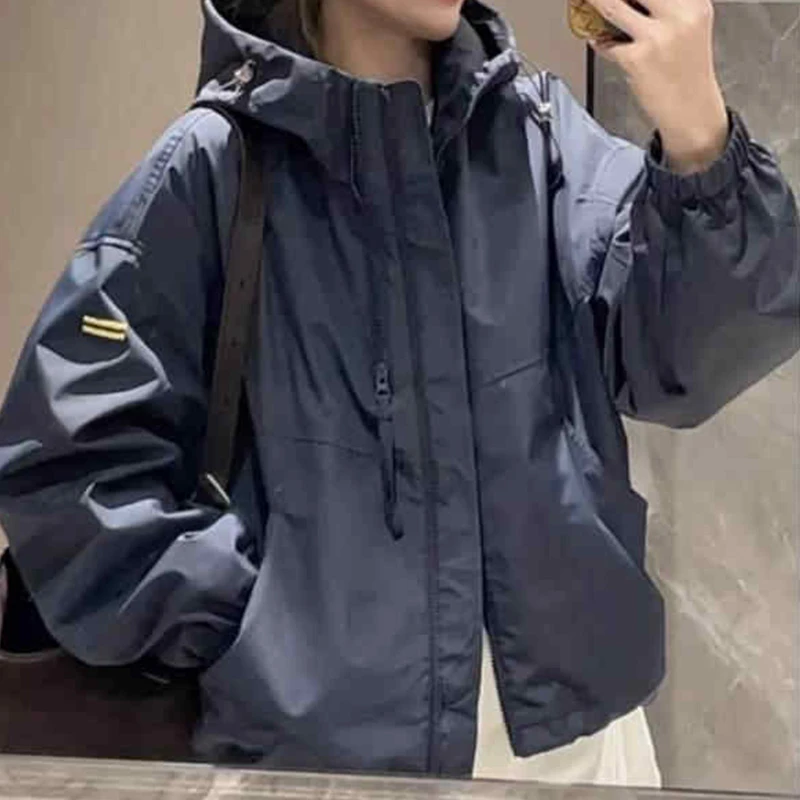 连帽长袖冲锋衣短外套女2025春秋季新款韩版宽松洋气减龄时尚上衣