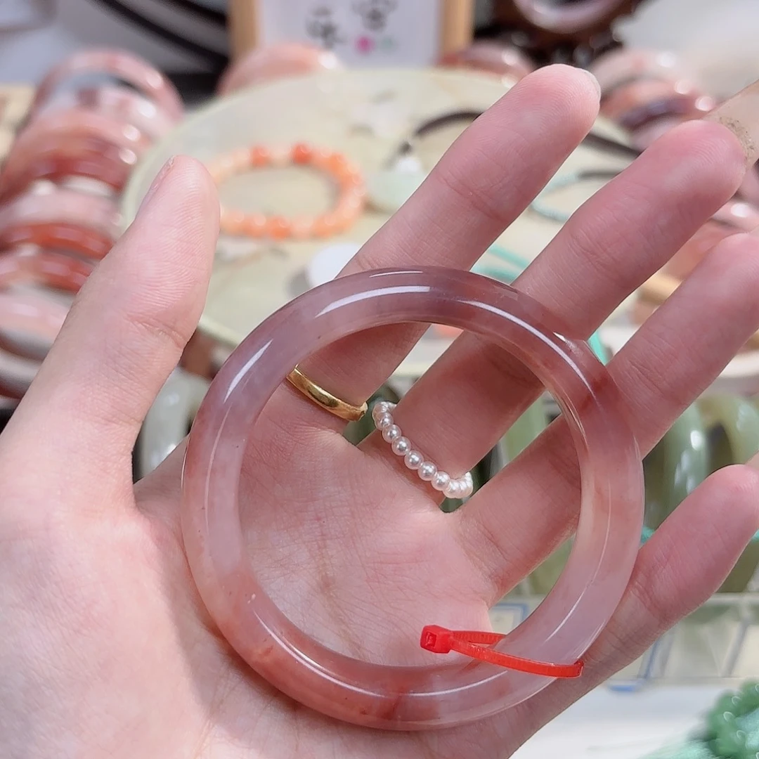 石英质玉手镯未镶嵌吴****?