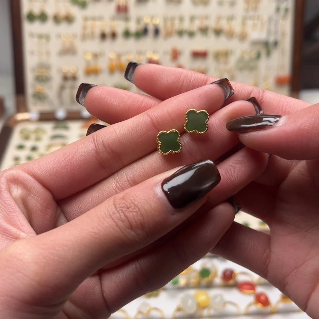 和田玉未镶嵌耳饰