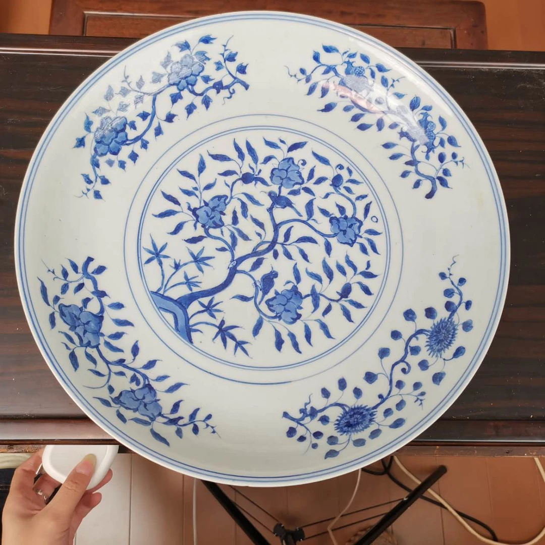 一件青花花卉瓷盘