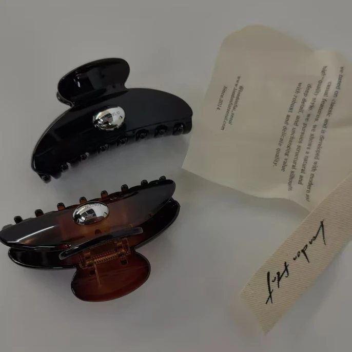 【miu韩装】韩国高级感百搭鲨鱼夹 no退换