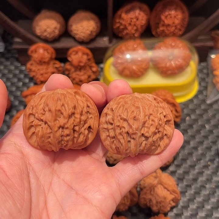 蒋***斌把件文玩核桃磨盘