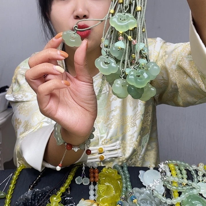 蛇纹石玉未镶嵌颈饰