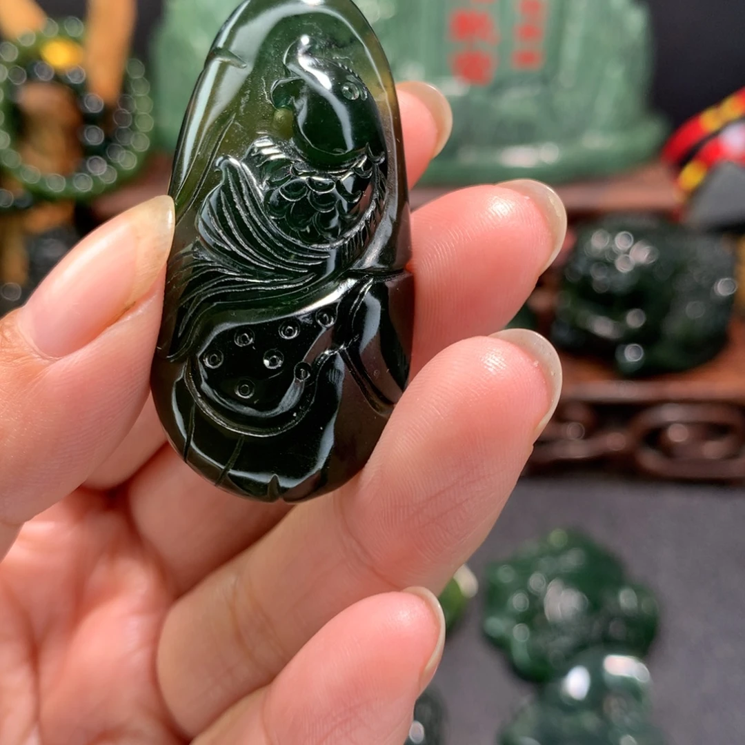 泰山玉精品小鱼挂件