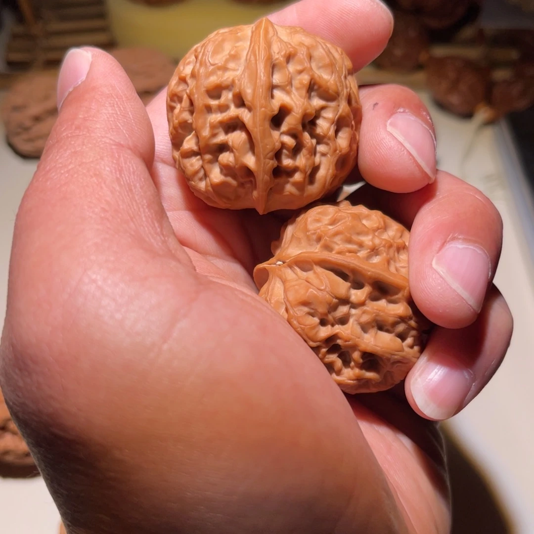 @***a文玩核桃把件龙纹方尊