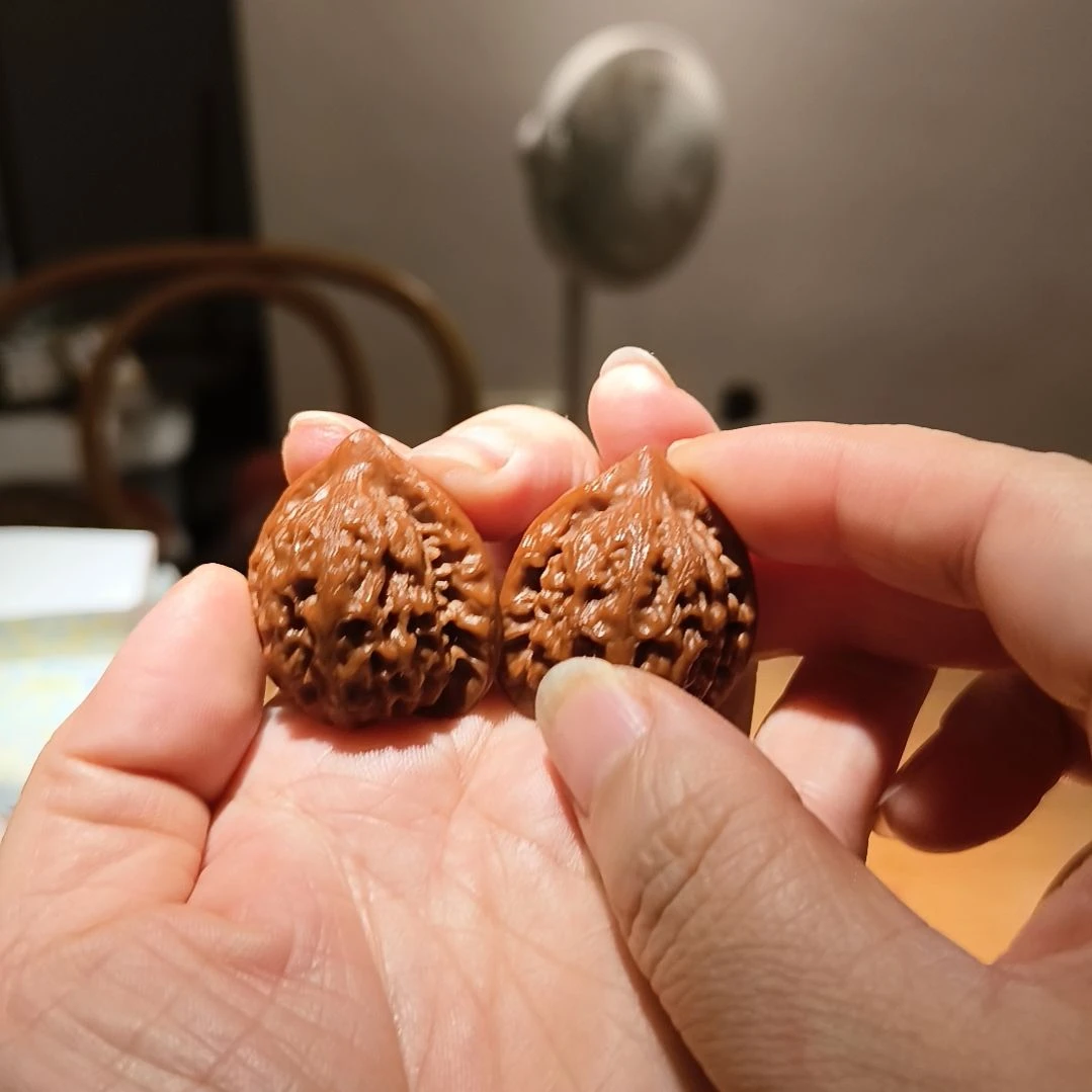 文玩核桃吊坠野生帽子