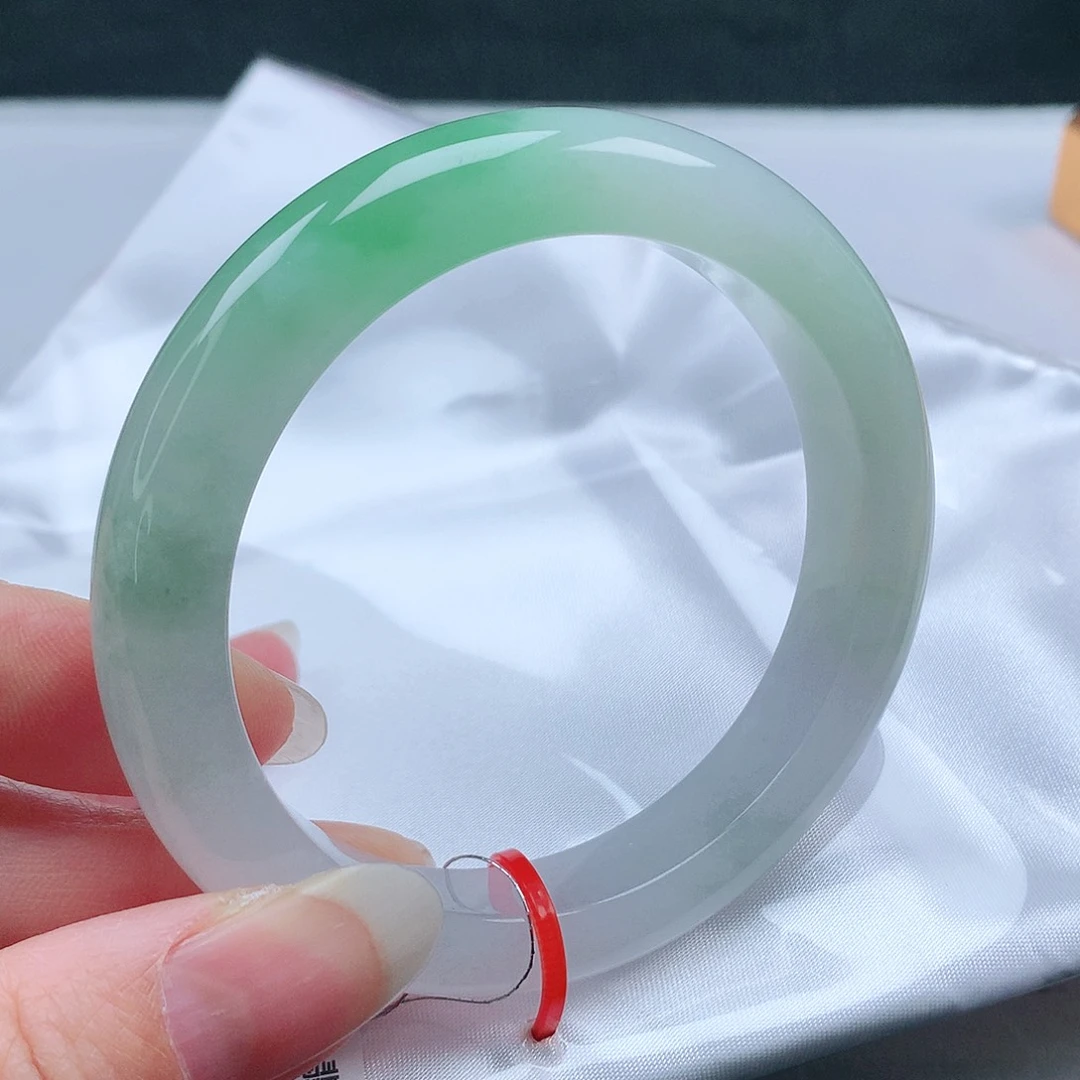 翡翠手镯未镶嵌57圈