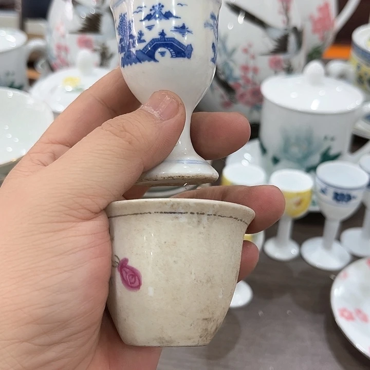 釉下五彩的瓷器和，