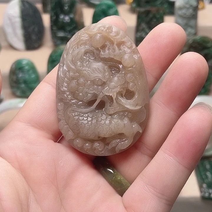此***生未镶嵌独山玉颈饰
